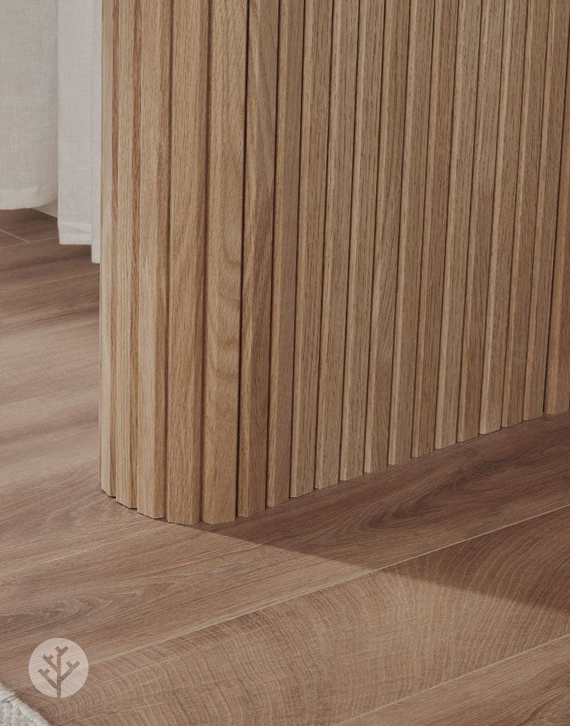 Close-up detail of Flutto oak slat pattern showing fine parallel lines in natural wood veneer